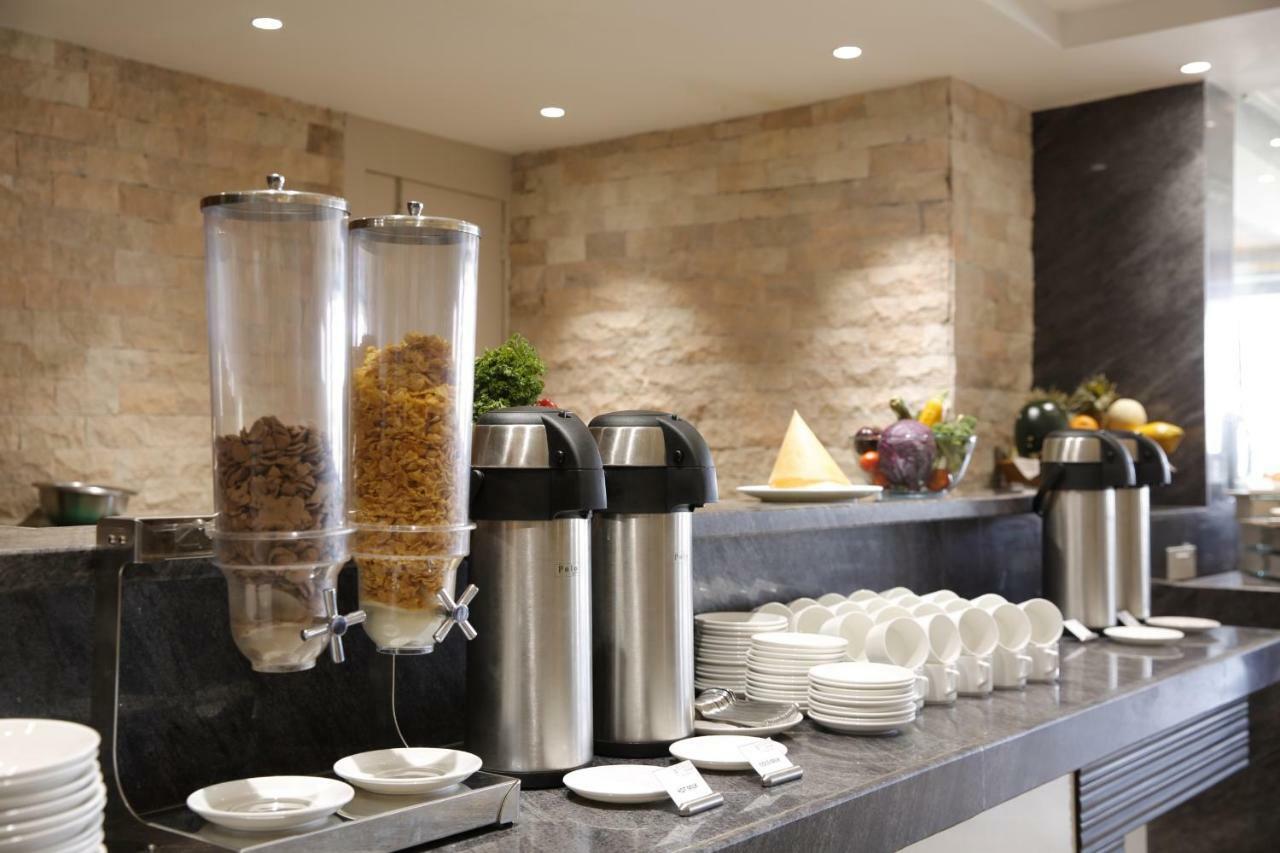 Regenta Inn Ranip Ahmedabad Exterior foto